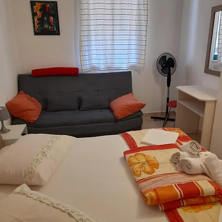 With A Parking Space - Blato, Makarska - 21271 Апартаменты Живогошче